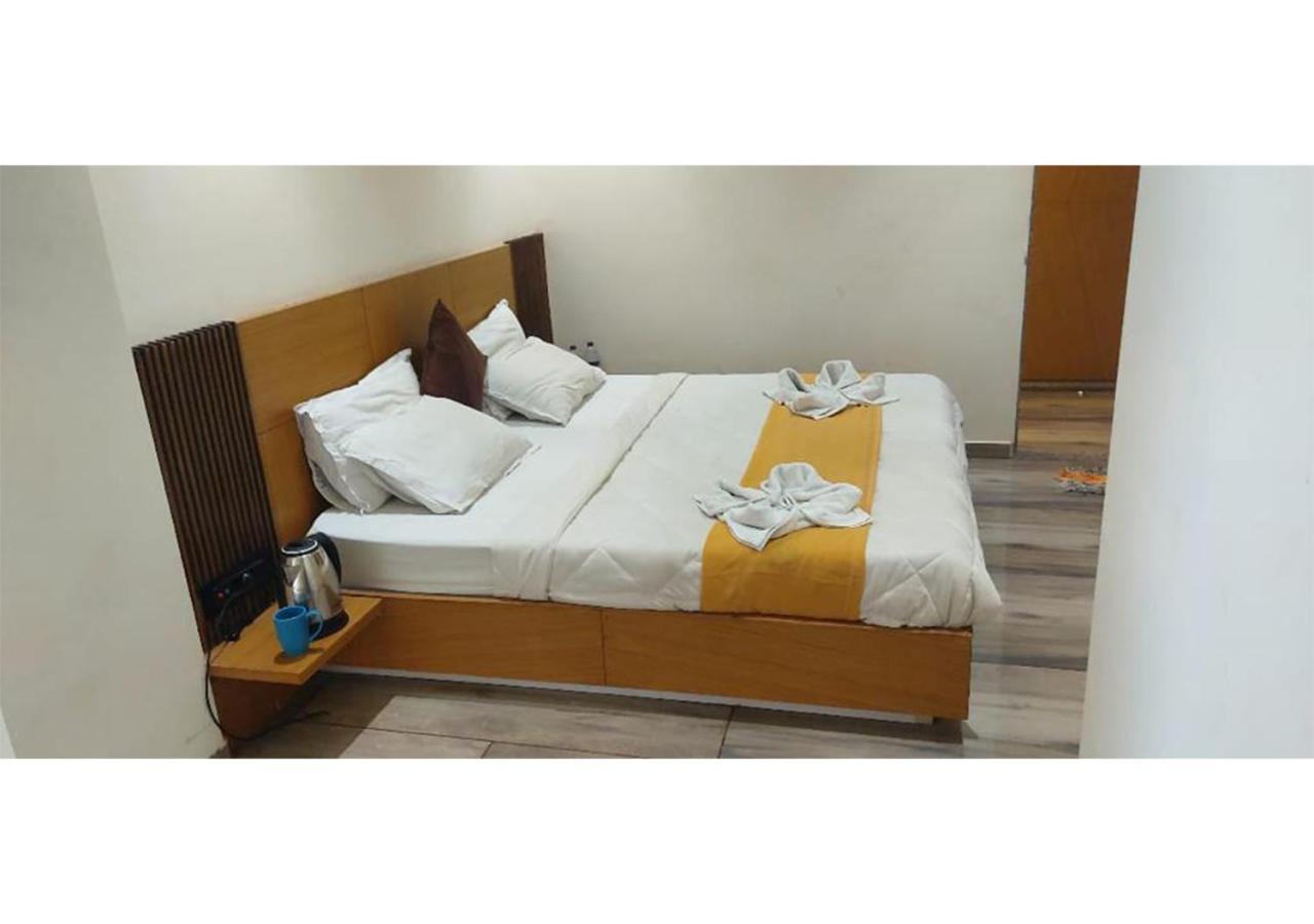 Shree Murlidhar Guest House Surat Bagian luar foto