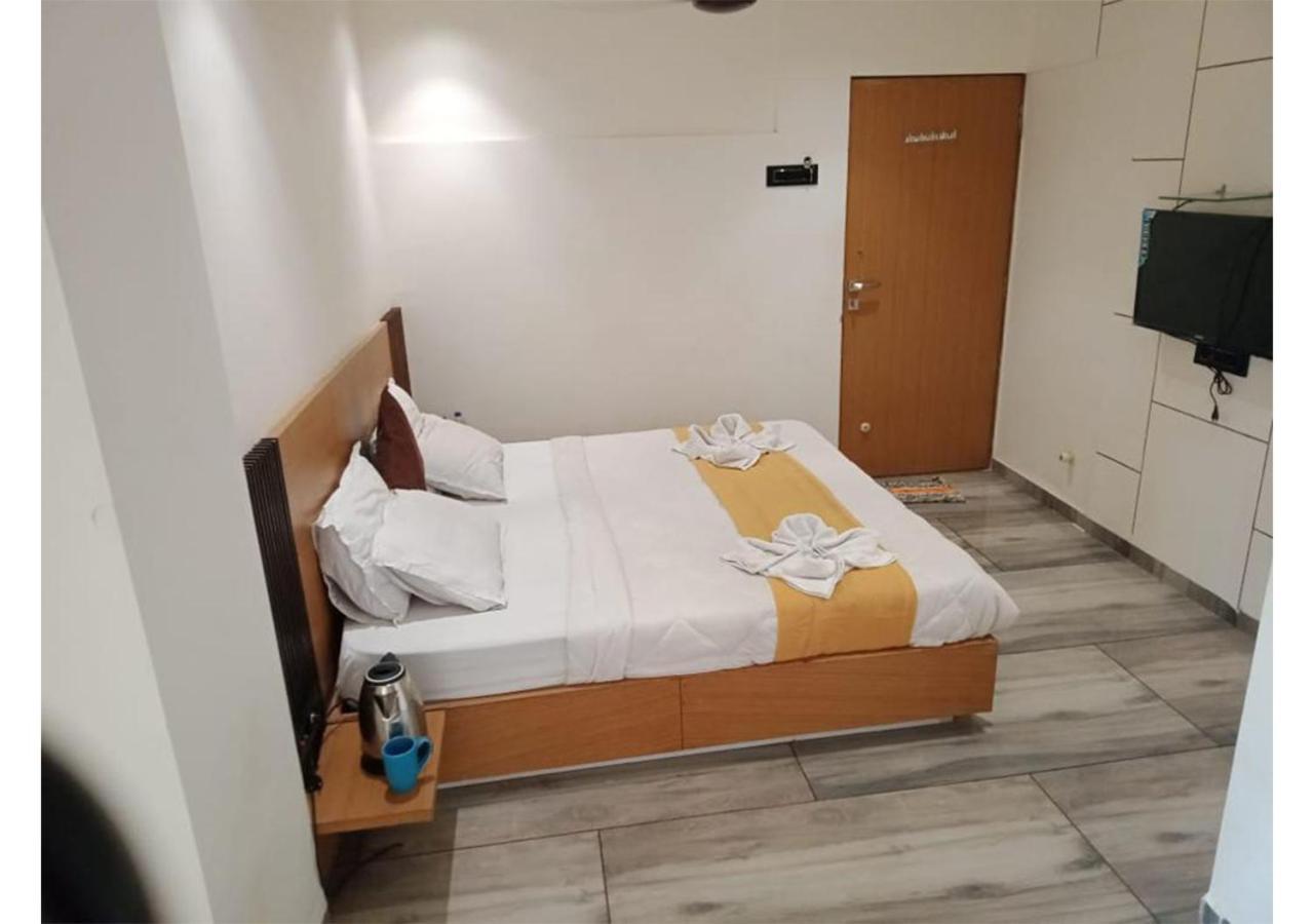 Shree Murlidhar Guest House Surat Bagian luar foto