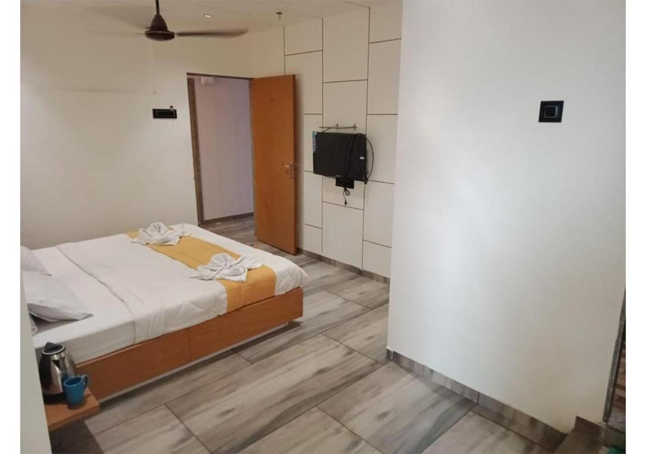 Shree Murlidhar Guest House Surat Bagian luar foto