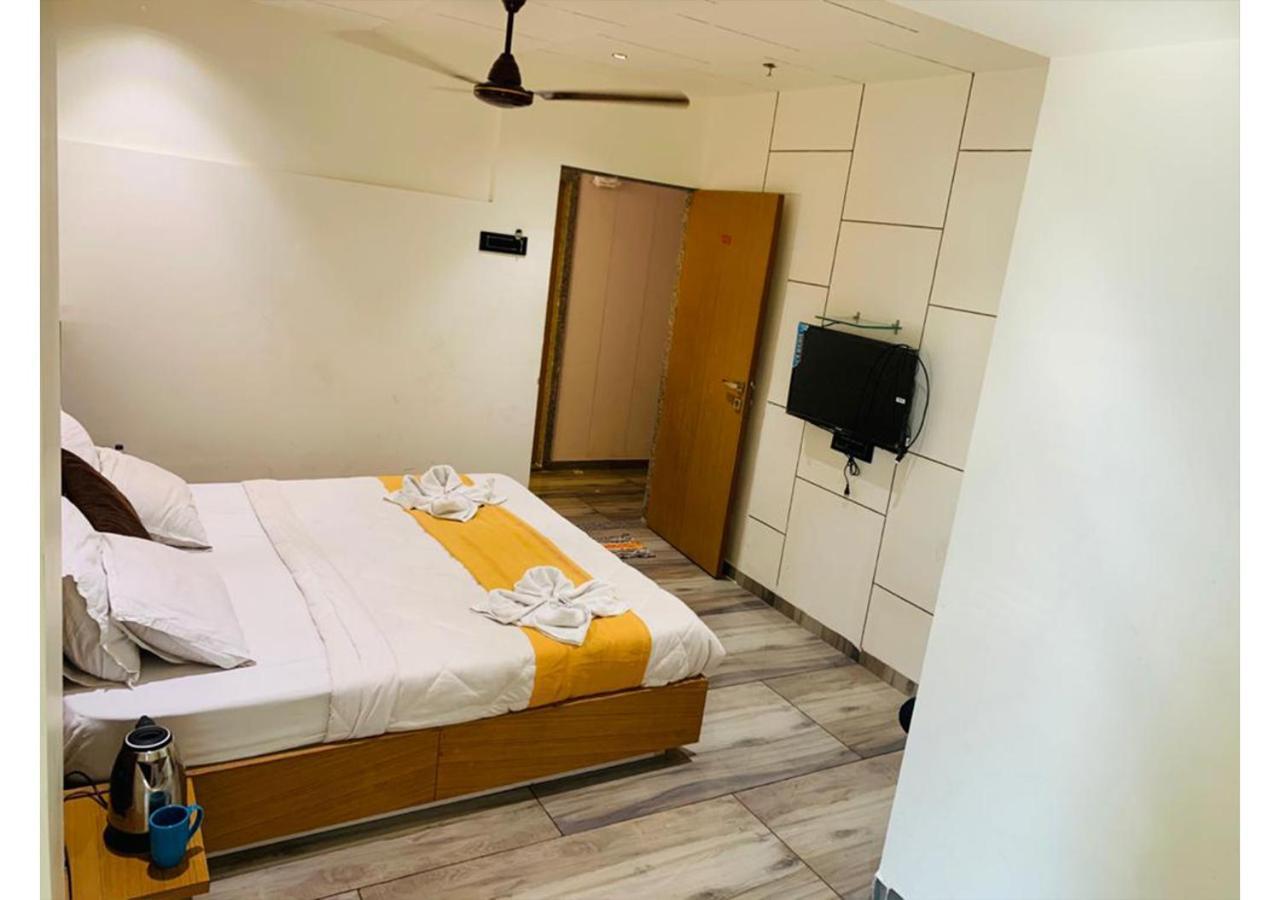 Shree Murlidhar Guest House Surat Bagian luar foto