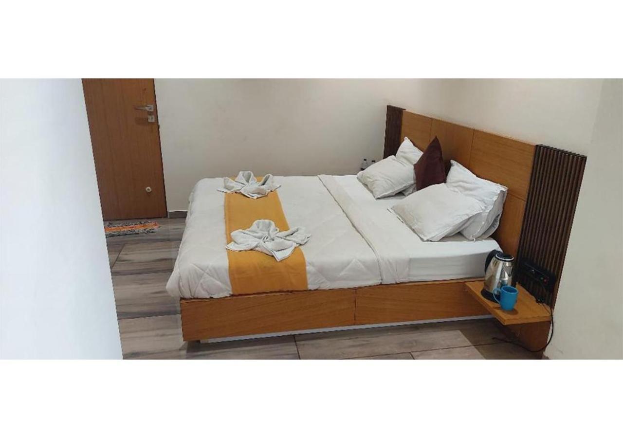 Shree Murlidhar Guest House Surat Bagian luar foto